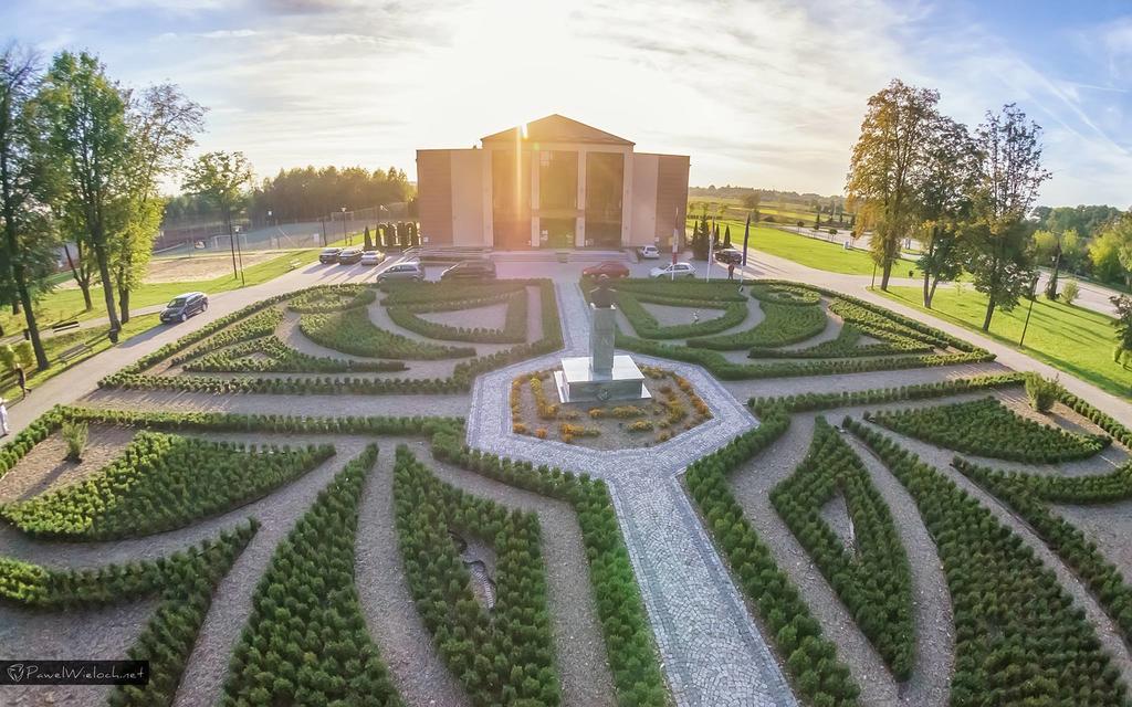 Pokoje Goscinne W Centrum Kultury Wsi Polskiej Wierzchoslawice Exterior foto