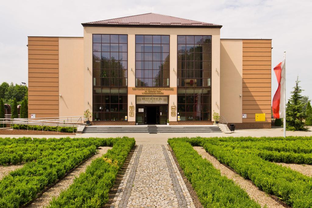 Pokoje Goscinne W Centrum Kultury Wsi Polskiej Wierzchoslawice Exterior foto